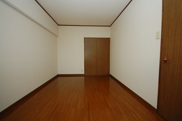 グランドヒル野中の洋室|内装イメージ：同マンション別室