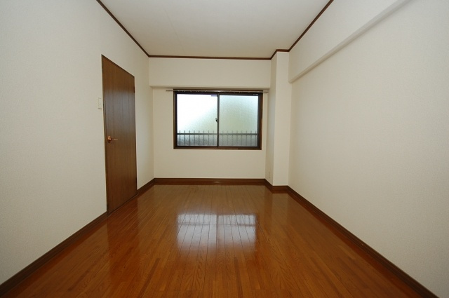 グランドヒル野中の洋室|内装イメージ：同マンション別室