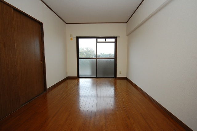 グランドヒル野中の洋室|内装イメージ：同マンション別室