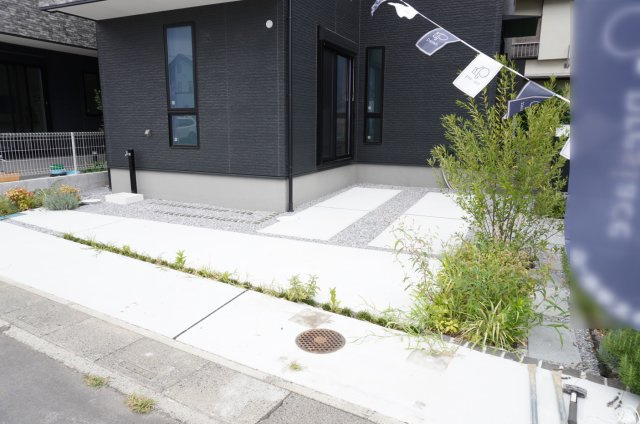 草加市手代3丁目 新築分譲住宅 全5棟 2号棟の駐車場