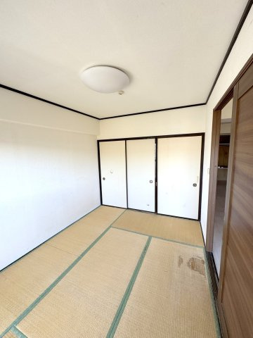 ネオコーポ堀切菖蒲園の和室|陽当り良好な和室