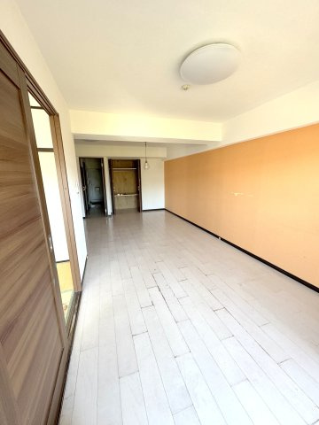 ネオコーポ堀切菖蒲園の居間・リビング|LDK（約16.4帖）、陽当り良好です