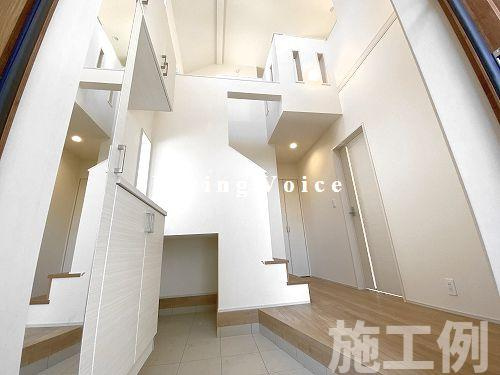 【玄関】 | 【仲介手数料０円】厚木市鳶尾1丁目　新築一戸建て　2号棟　全2棟 | 厚木市鳶尾1丁目　新築一戸建て　全2棟