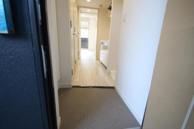 【玄関】 | プレサンス塚本ミッドマーク | 収納もある玄関です