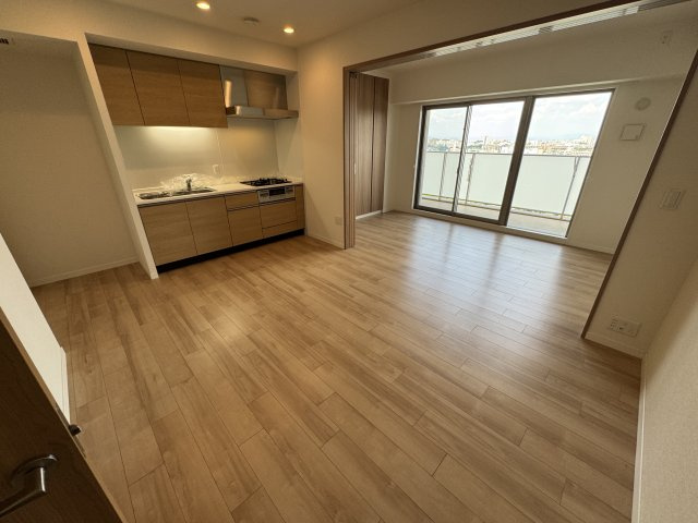 ジオ千里中央ライズコート　E棟の居間・リビング