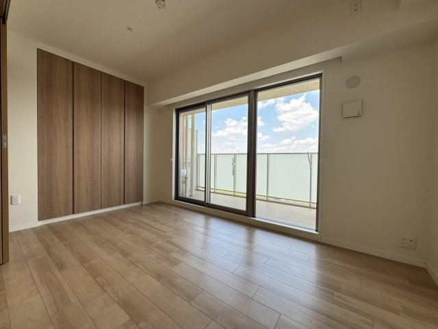 ジオ千里中央ライズコート　E棟の居間・リビング