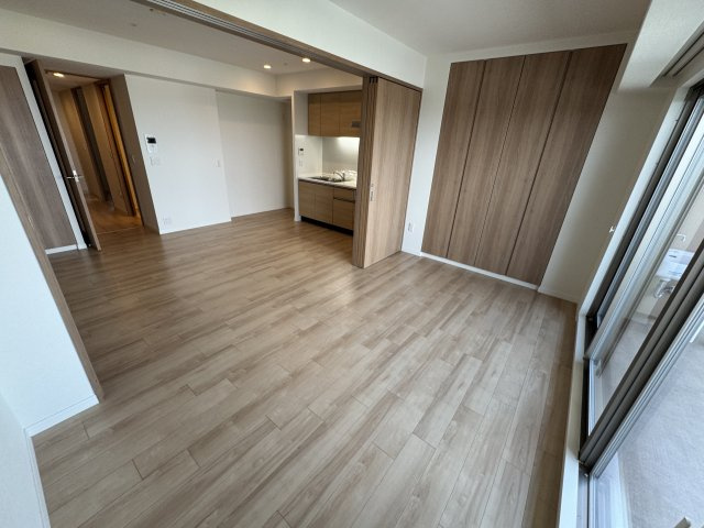 ジオ千里中央ライズコート　E棟の居間・リビング