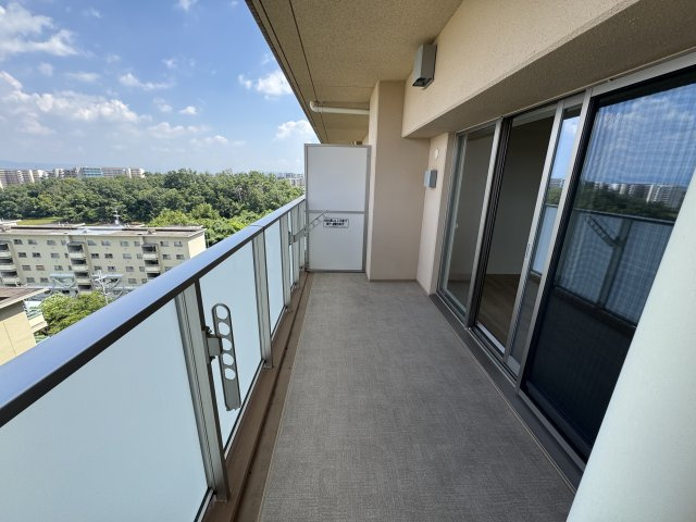 ジオ千里中央ライズコート　E棟のバルコニー