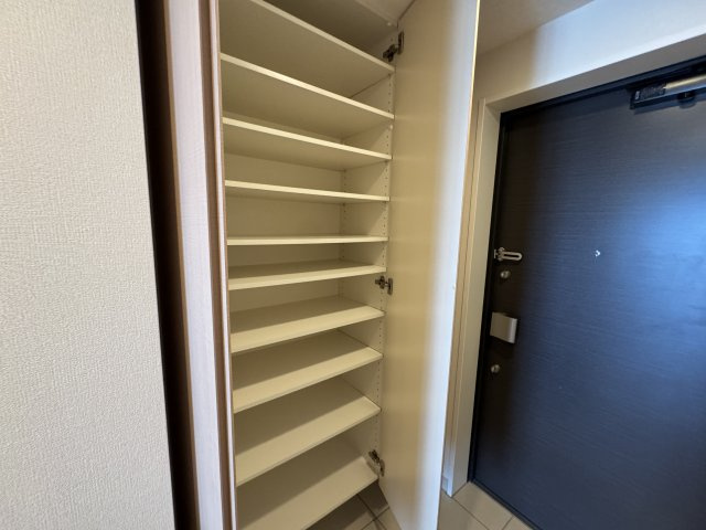ジオ千里中央ライズコート　E棟の収納