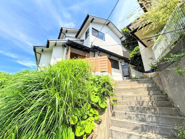 鎌倉市笛田6丁目　中古戸建ての外観|◆リフォーム済みでのお引渡しなので、即ご入居可能です。家具の配置や色など決めやすくスムーズにお引越しできます。
