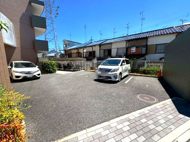 メゾン・ポレールの駐車場