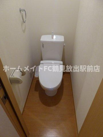 東大阪市森河内西２丁目の一戸建てのトイレ|温水洗浄便座