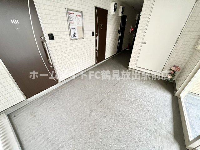 大阪市城東区中浜１丁目のアパートのロビー