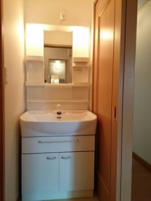 【洗面所】 | マリオン松末 | 広い洗面スペース