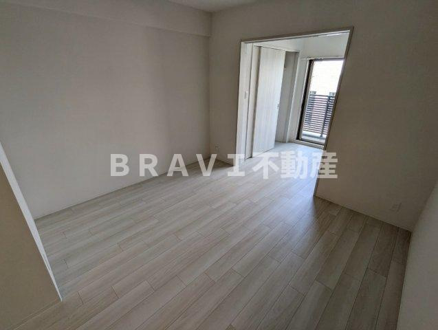 ALivis緑橋 BRAVI不動産の居間・リビング