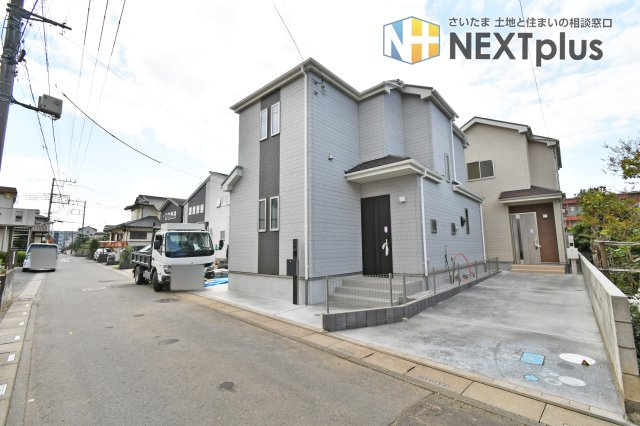 桶川上日出谷1269番全3棟　C号棟の前面道路含む現地写真|前面道路４m幅ありお車の出し入れも十分な広さです。
■こちらの物件が気になった方は
０１２０－６５５－６２０（通話無料）までお気軽にお問合せ下さいませ。
