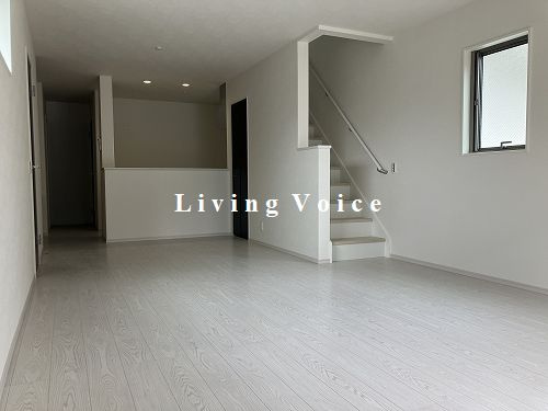 【居間・リビング】 | 【仲介手数料０円】平塚市老松町1期　新築一戸建て | 平塚市老松町1期　新築一戸建て