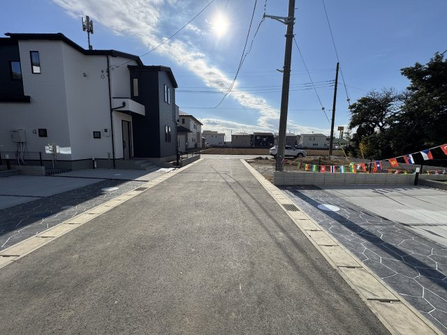 松戸市古ケ崎３丁目新築戸建【古ヶ崎小学校：10分】の前面道路含む現地写真|中央開発道路