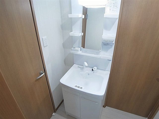 神戸市兵庫区西橘通１丁目の賃貸マンションの洗面所|シャワー付きの独立洗面