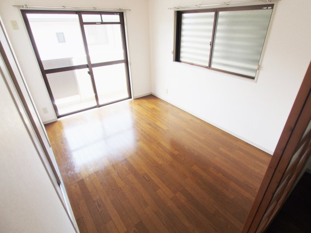 第二ハイツ東青崎の洋室