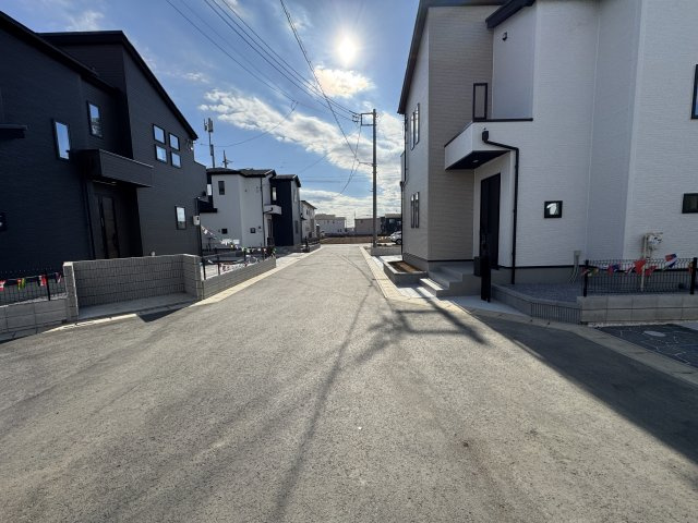 松戸市古ケ崎３丁目新築戸建【古ヶ崎小学校：10分】の前面道路含む現地写真|中央開発道路・10月17日撮影