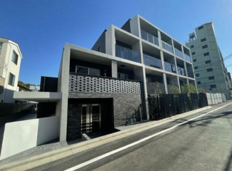 【外観】 | 鉄筋コンクリート造のがっちりとした建物。