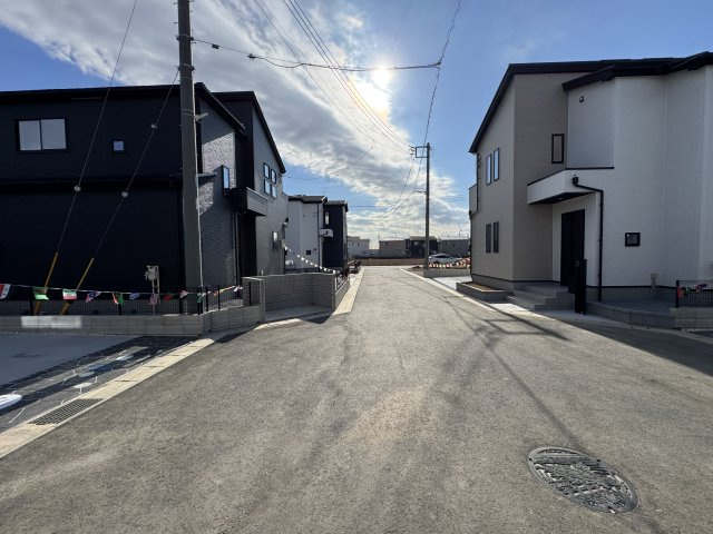 松戸市古ケ崎３丁目新築戸建【古ヶ崎小学校：10分】の前面道路含む現地写真|中央開発道路
