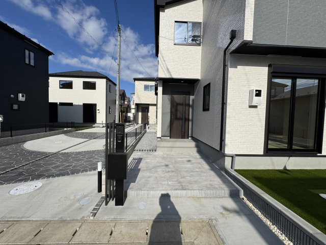 松戸市古ケ崎３丁目新築戸建【古ヶ崎小学校：10分】のエントランス|エントランス・玄関ポーチ