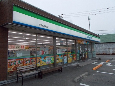 【周辺】 | アンジュ・コリーヌ | ファミリマート伊予農高通り店様まで2700m
