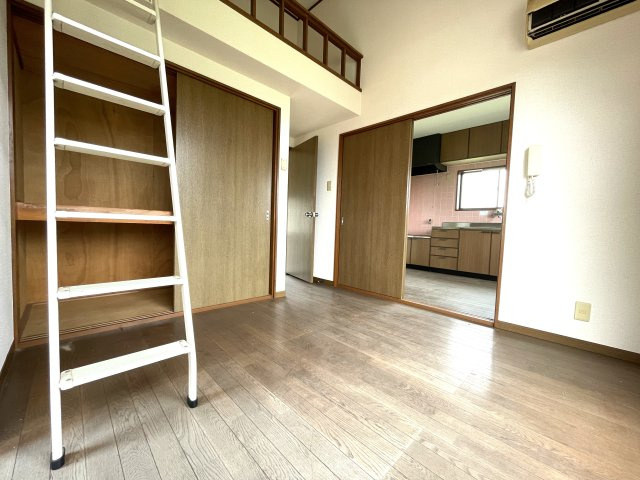 中村アパートの洋室