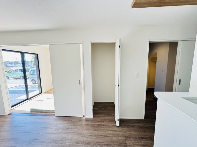 【収納】 | 松戸市古ケ崎３丁目新築戸建【古ヶ崎小学校：10分】 | リビング収納スペース