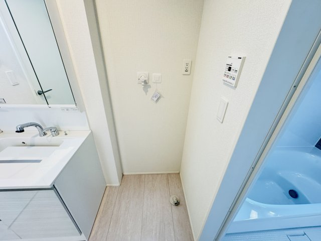 【ランドリースペース】 | 松戸市古ケ崎３丁目新築戸建【古ヶ崎小学校：10分】 | 洗濯機置き場・乾燥機用ガス栓つき