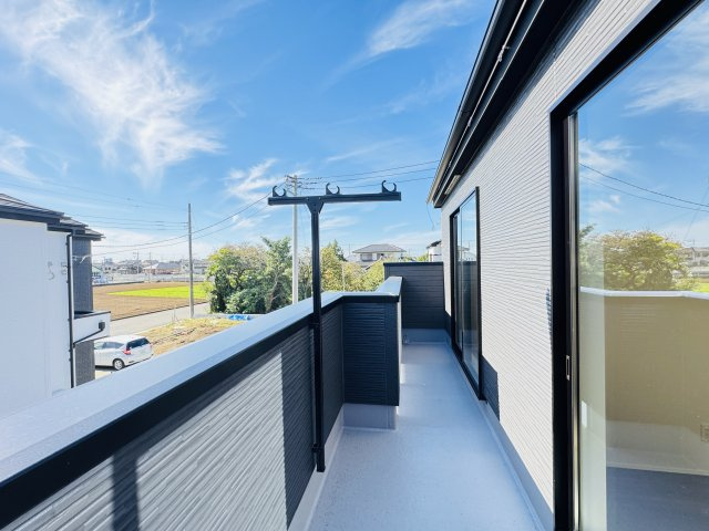 【バルコニー】 | 松戸市古ケ崎３丁目新築戸建【古ヶ崎小学校：10分】 | 寝室前南向きバルコニー・日当たり良好♪