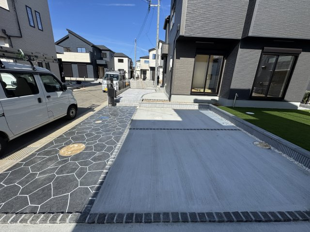 松戸市古ケ崎３丁目新築戸建【古ヶ崎小学校：10分】の駐車場|7号棟駐車スペース・並列2台駐車可