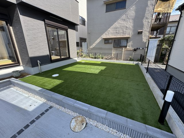 【庭】 | 松戸市古ケ崎３丁目新築戸建【古ヶ崎小学校：10分】 | リビング前・南側庭スペース