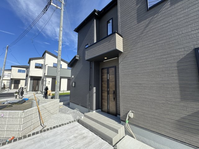 松戸市古ケ崎３丁目新築戸建【古ヶ崎小学校：10分】のエントランス|エントランス・玄関ポーチ