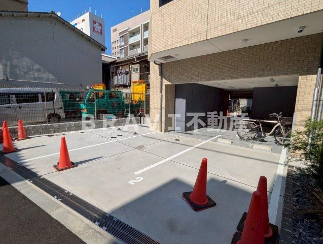 リヴェント森ノ宮 BRAVI不動産の駐車場