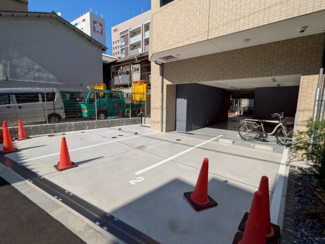 リヴェント森ノ宮 BRAVI不動産の駐車場