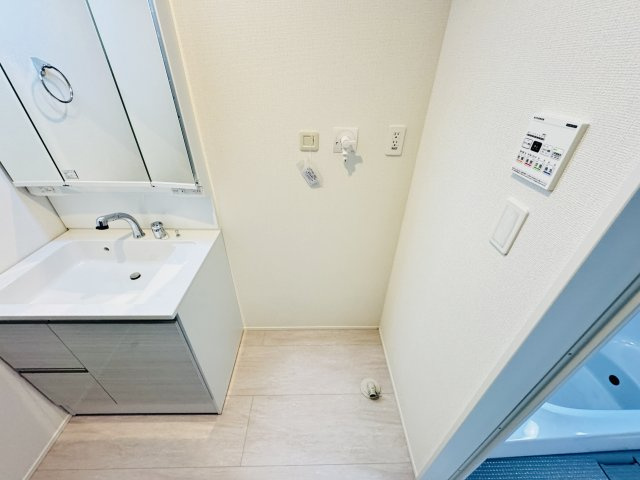 【ランドリースペース】 | 松戸市古ケ崎３丁目新築戸建【古ヶ崎小学校：10分】 | 洗濯機置き場・乾燥機用ガス栓つき