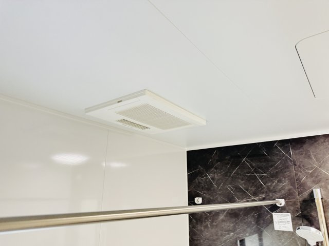 【冷暖房・空調設備】 | 松戸市古ケ崎３丁目新築戸建【古ヶ崎小学校：10分】 | 雨の日も安心の浴室乾燥機つき