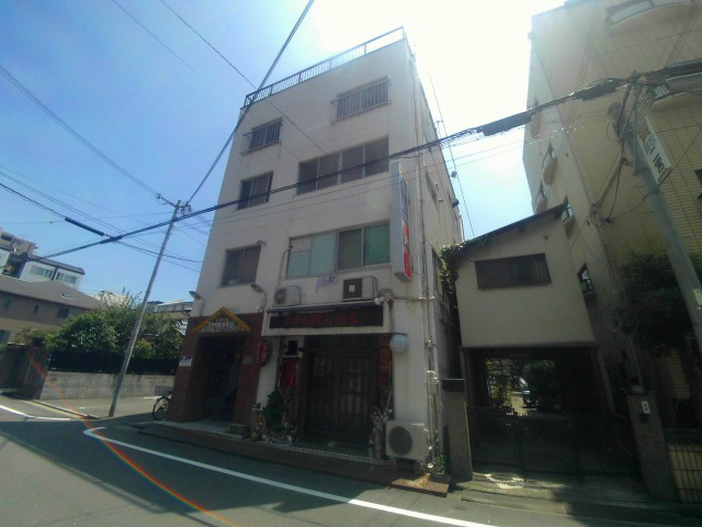 セブンクレーンビルの外観