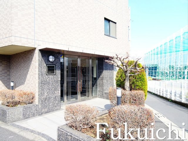 ルーブル都立大学Ⅱのエントランス