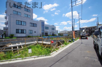 【前面道路含む現地写真】