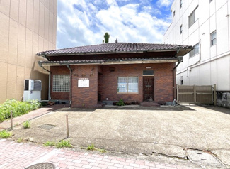 【外観】 | このエリアでは、毎年6月5日に《県祭り》が開催されます。宇治橋通り商店街からその周辺には出店がずらりと並び、年に1度の楽しいお祭りが玄関を出てすぐに体験出来ます。