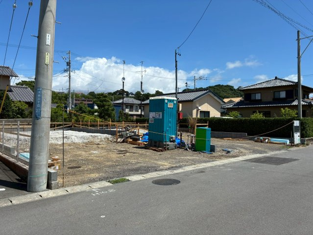 静岡市駿河区大谷第３　新築戸建　全２棟　１号棟の前面道路含む現地写真