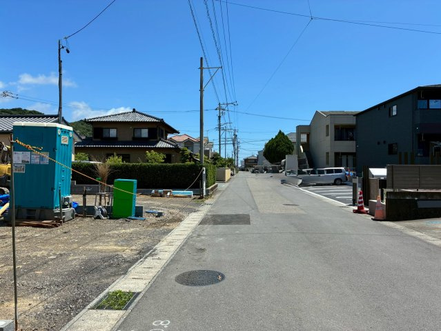 静岡市駿河区大谷第３　新築戸建　全２棟　１号棟の前面道路含む現地写真