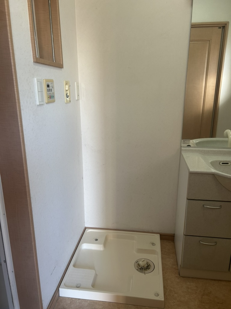 和泉市池田下町　中古建てのランドリースペース