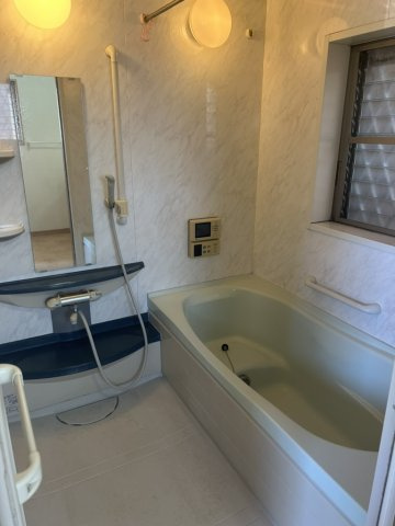 和泉市池田下町　中古建ての浴室