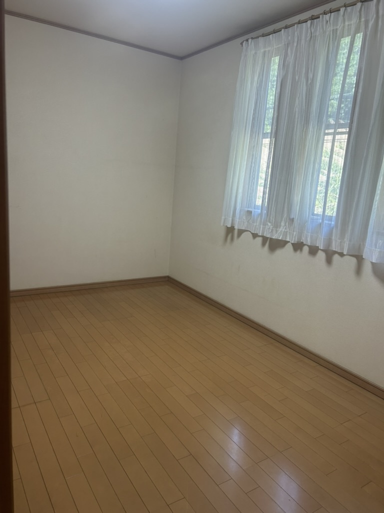 和泉市池田下町　中古建ての洋室