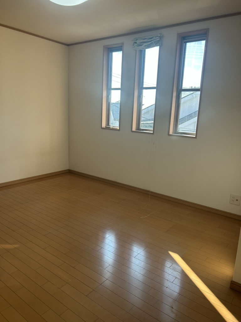 和泉市池田下町　中古建ての洋室